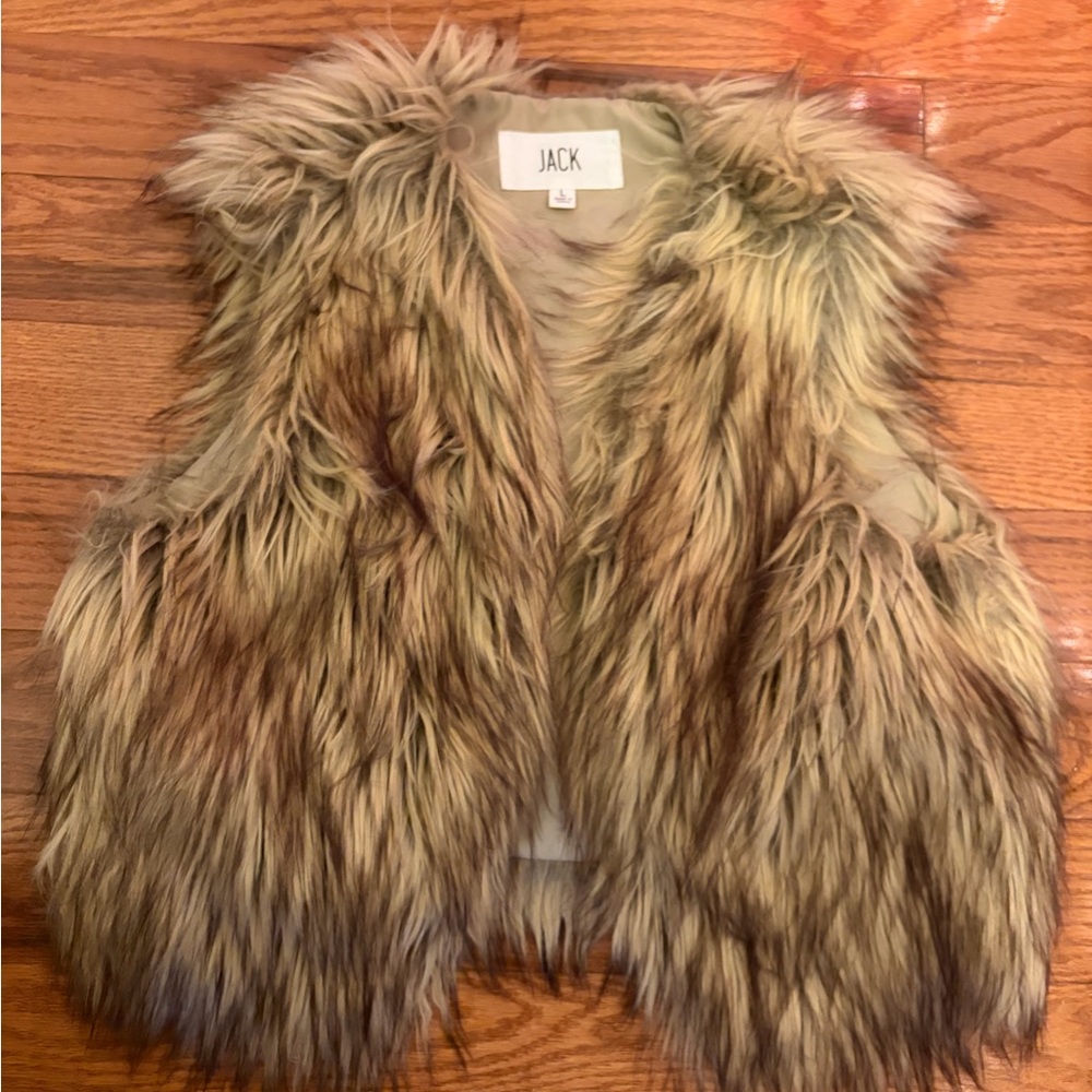 Jack by BB Dakota short Faux Fur Vest in Brown and Tan